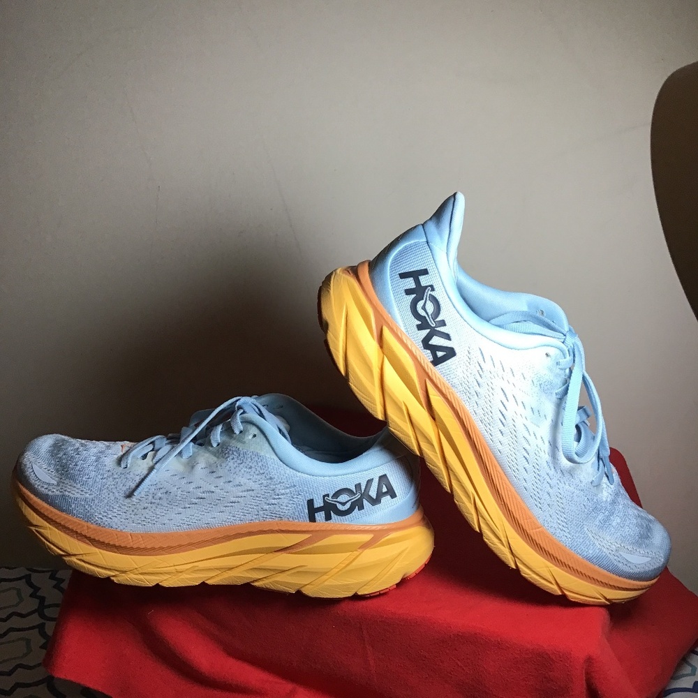 😍HOKA, women’s size 8.5B, great condition, see photos , gorgeous colors - Picture 1 of 9